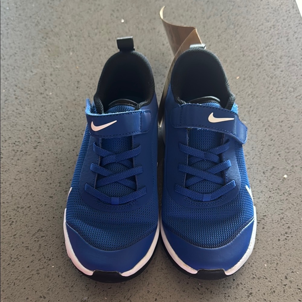 Nike Kids Omni Multi-Court Royal Blue Sneakers